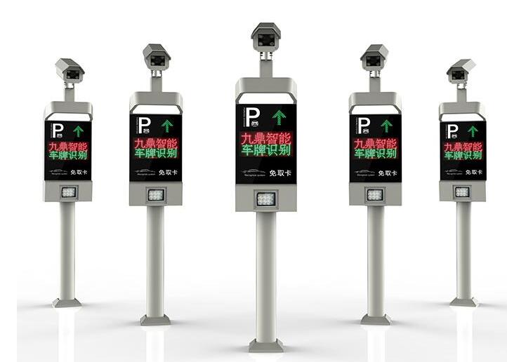 升級(jí)一套智能車牌識(shí)別系統(tǒng)即能大大減輕管理負(fù)擔(dān)